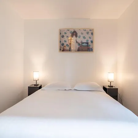 Cozy Hideaway In A Quiet Passage