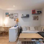 Cozy Hideaway In A Quiet Passage Διαμέρισμα