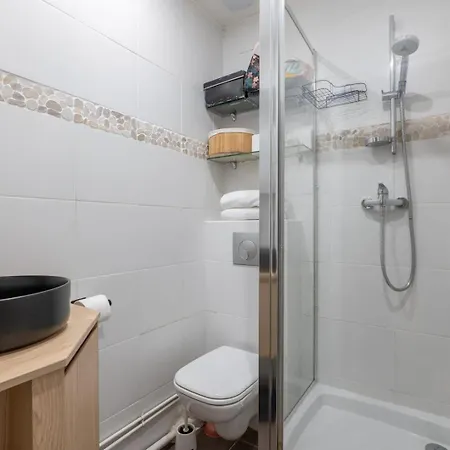 Cozy Hideaway In A Quiet Passage * Parigi